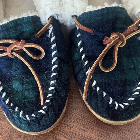 L.L. Bean Plaid Moccasin Slippers with Fleece Lining - Picture 8 of 9